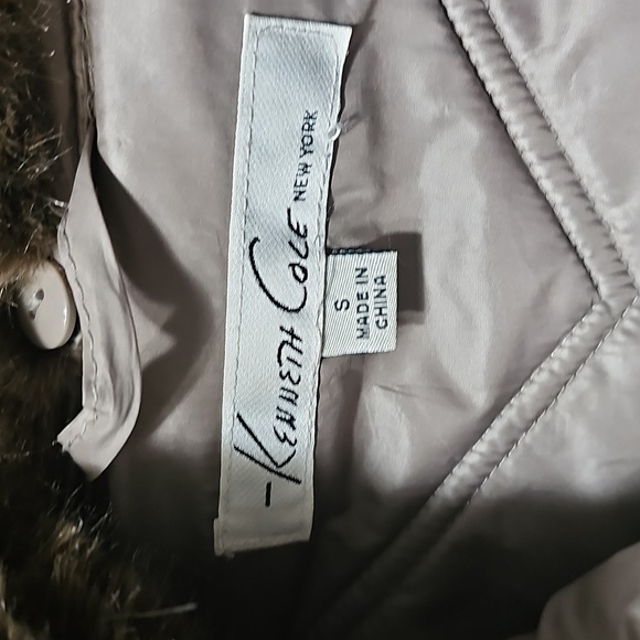 Kenneth Cole Puffer‎ Tan Jacket with Faux Fur Collar Size Small - Picture 3 of 5